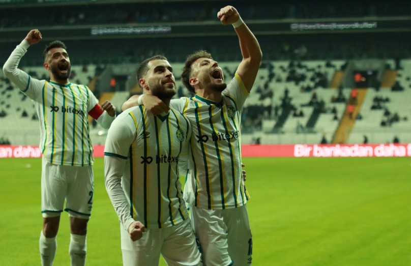 İlk yarı sona erdi! Beşiktaş 0-2 Şanlıurfaspor;