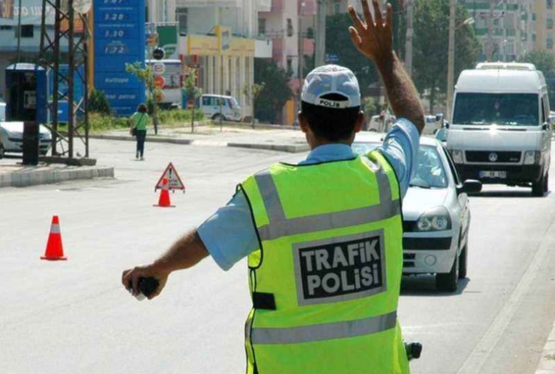 En yükseği 21 bin TL! İşte 2023 yeni trafik cezaları;
