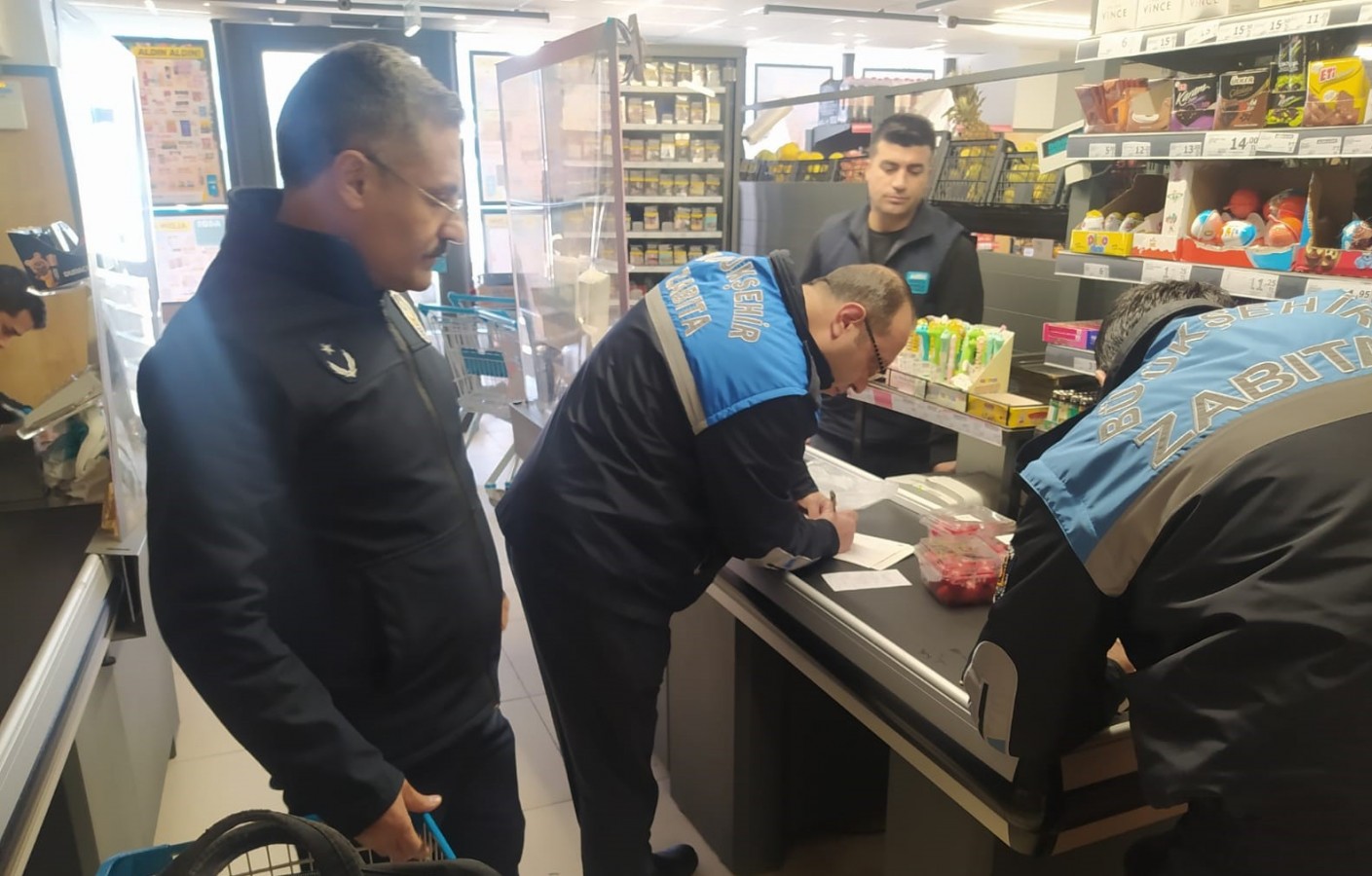 Viranşehir’de zabıta ve ilçe tarım müdürlüğü ekiplerinden ortak denetim;