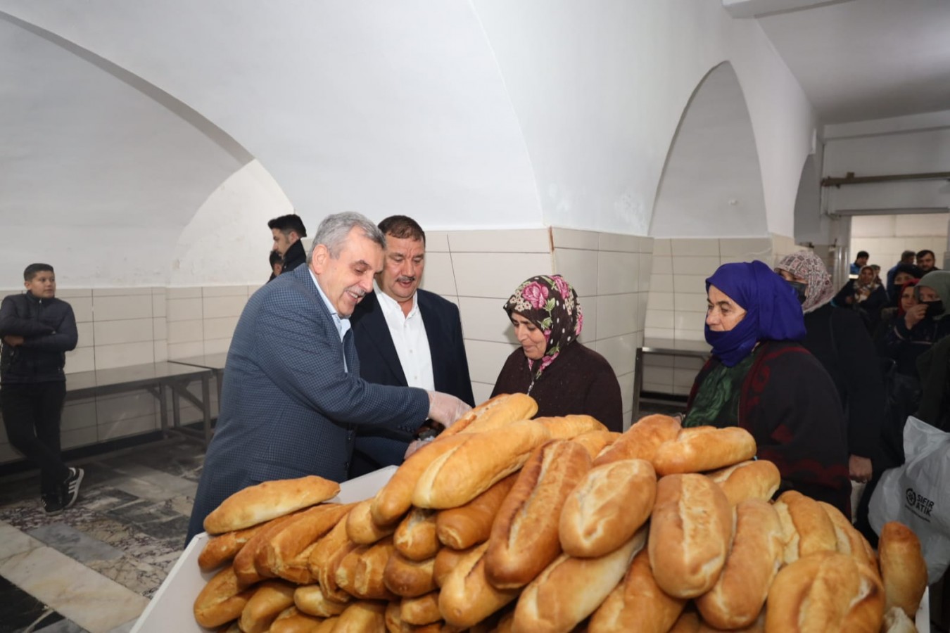 Büyükşehir’den aşevine halk ekmek desteği;