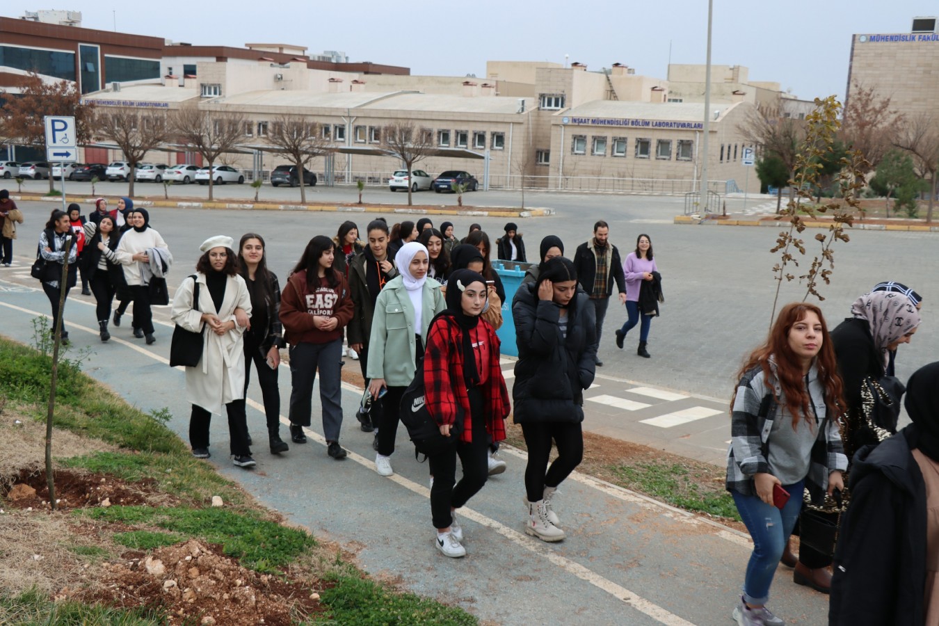Urfa’da lise öğrencileri ilgi duydukları bölümleri takından tanıdı;
