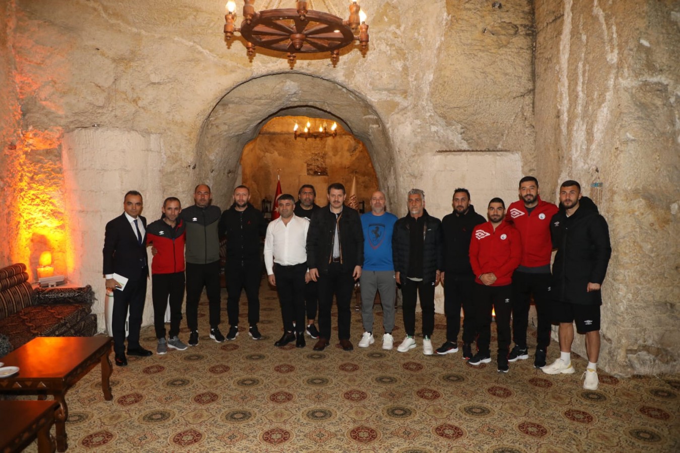 Şanlıurfaspor'un rakibine Vali Ayhan'dan dost ziyareti;