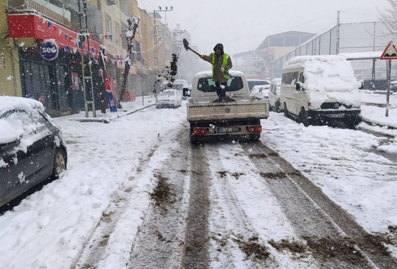 Başkan Kuş, karla mücadele eden ekipleri denetledi;