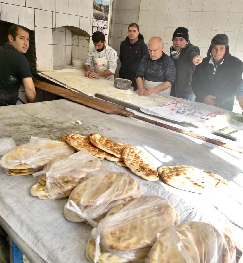 Şanlıurfa’da duyarlı esnaftan depremzedelere ücretsiz ekmek;