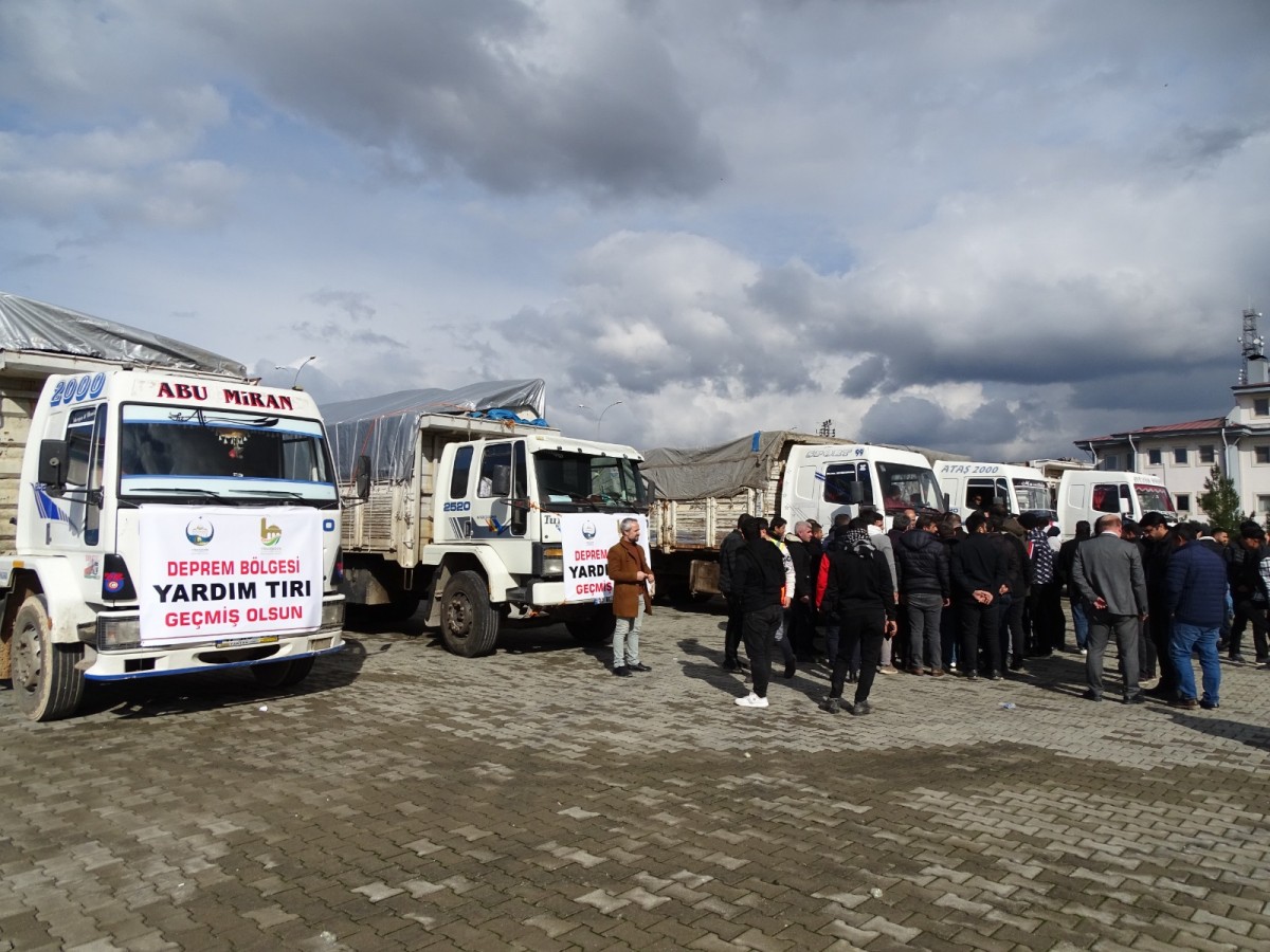 Viranşehir’den yardım tırları, Adıyaman’a doğru yola çıktı;