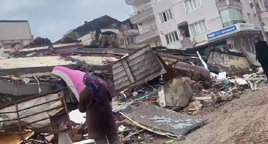 Komşu ilde büyük dram! Enkazdan ailelerin cenazeleri çıkıyor;