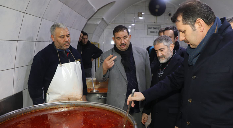 Vali Ayhan bu ayki maaşını bağışladı;