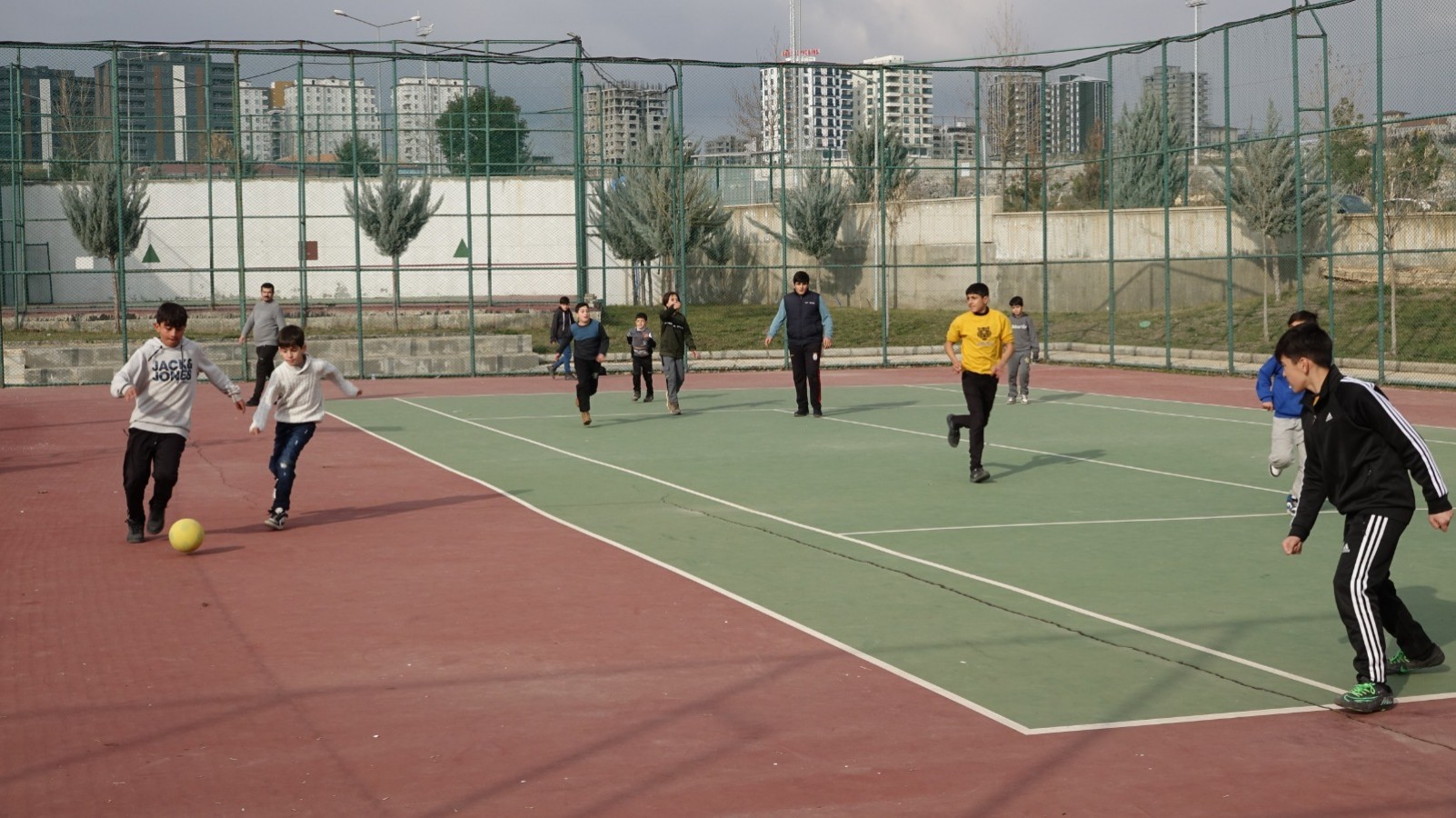 Çocuklar depremi sporla unutmaya çalışıyor;