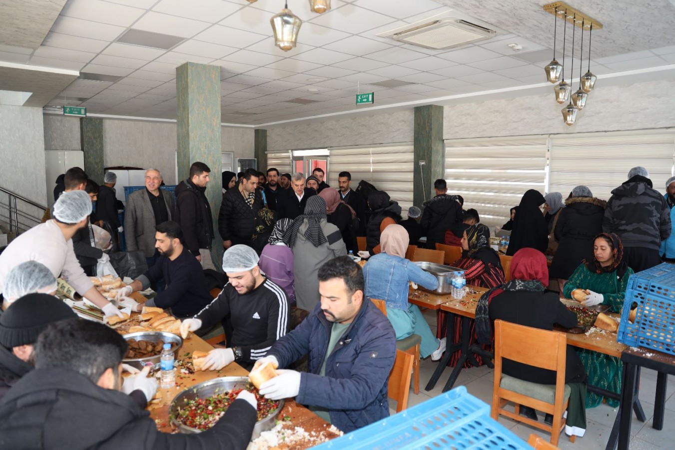 Büyükşehir depremzedelerin eksikliklerini gideriyor;