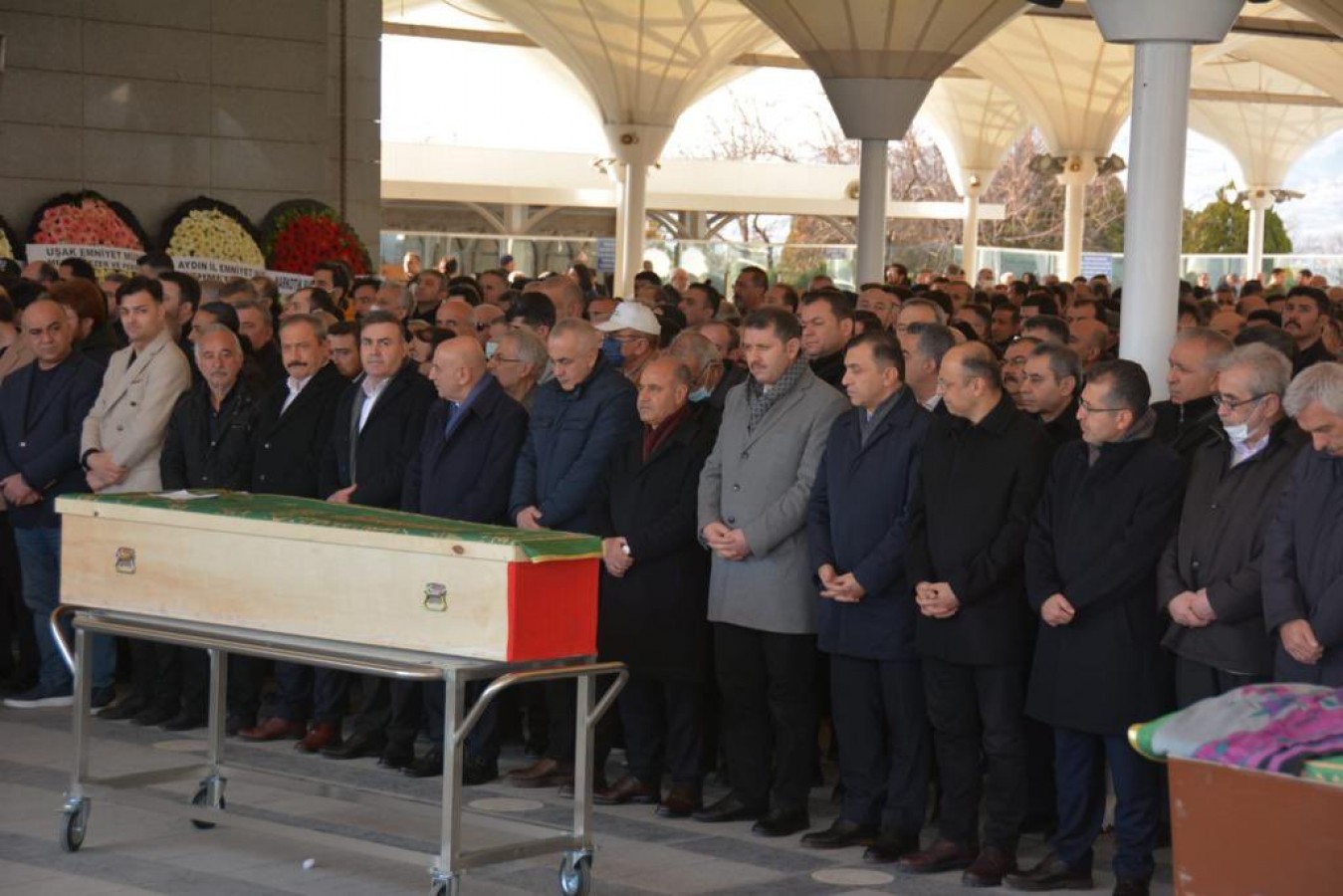 Urfa İl Emniyet Müdürü babasına son vazifesini yaptı;