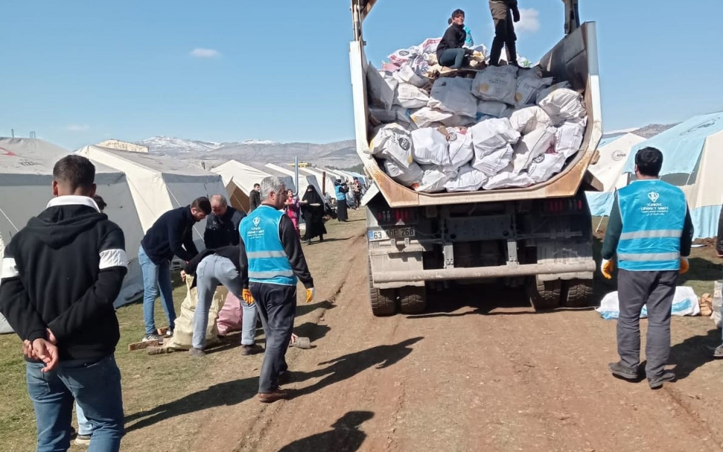 Büyükşehir’den büyük yıkımın yaşandığı iki ile yardım seferberliği;