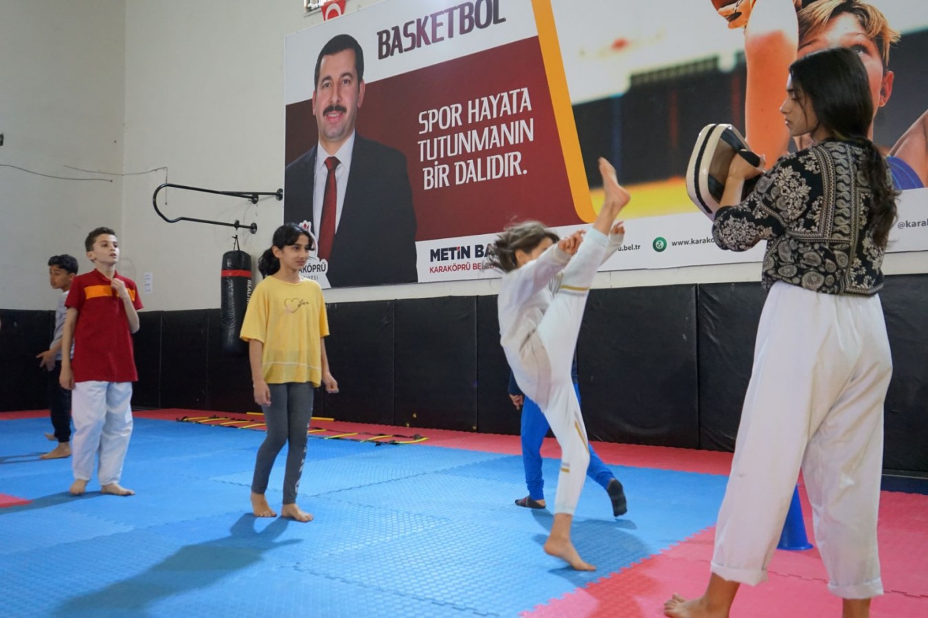Karaköprü’de çocuklar sporla gelişiyor;