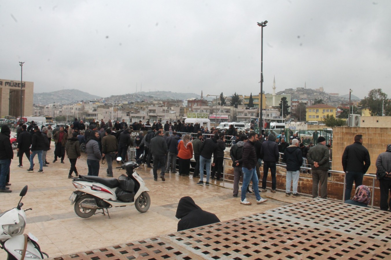 Şanlıurfa’da otoparkta 150 araç sular altında;