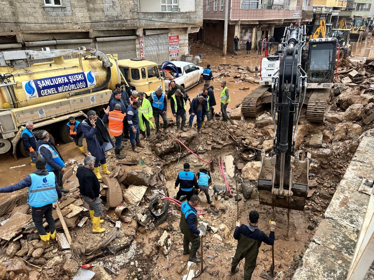 Şanlıurfa’da sel felaketinin yaraları sarılıyor;