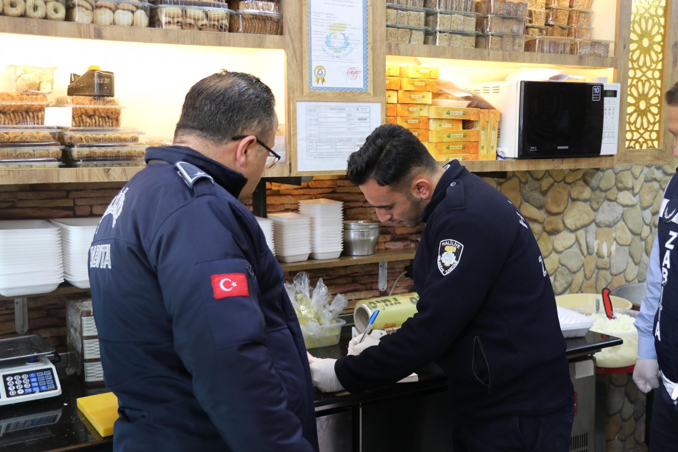 Haliliye’de zabıtadan iftar ve sahur vaktinde denetim;