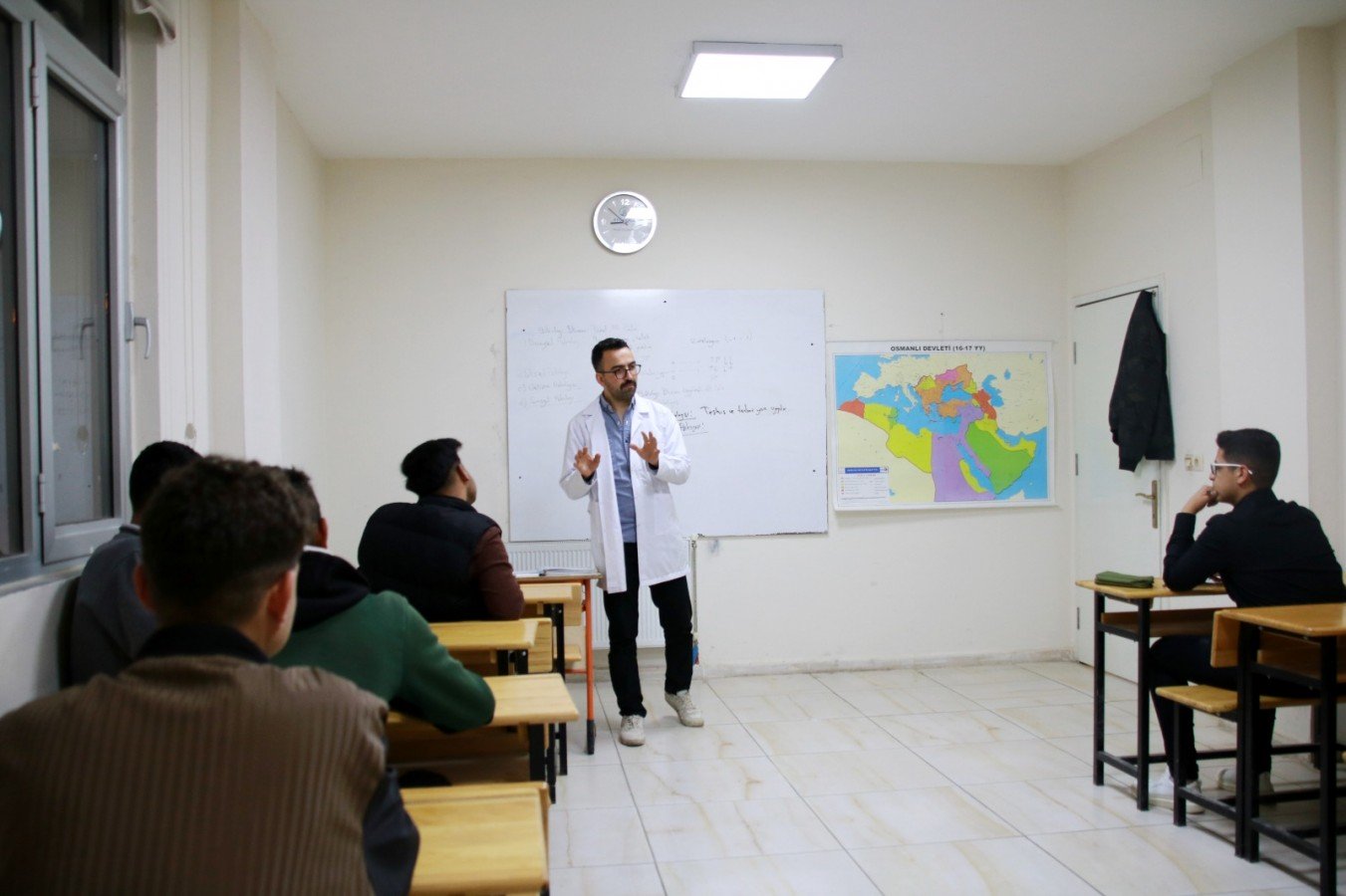 Akçakale Belediyesi’nden depremzede öğrencilere ücretsiz eğitim;