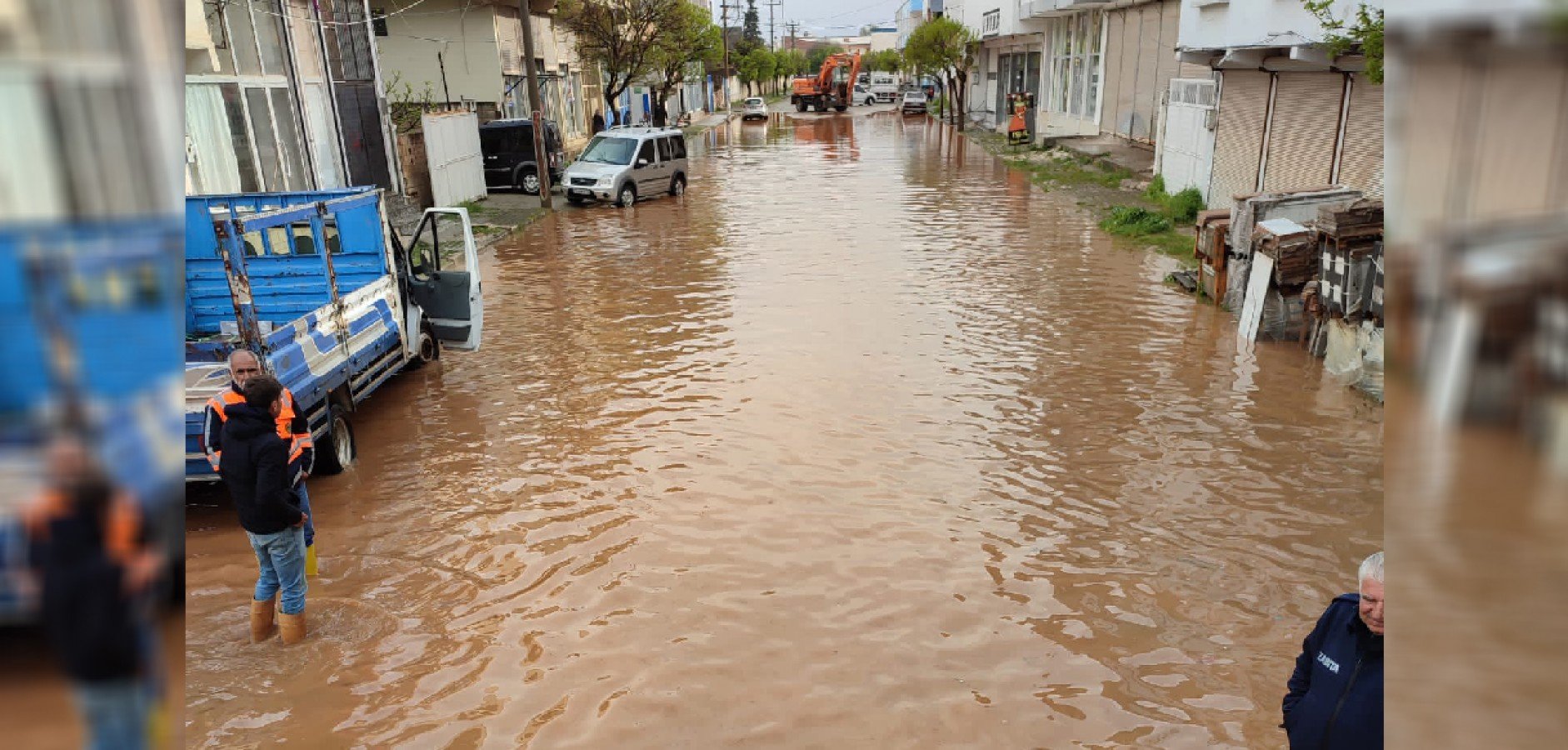 Halfeti'de ev ve işyerlerini su bastı! Valilik'ten uyarı...;