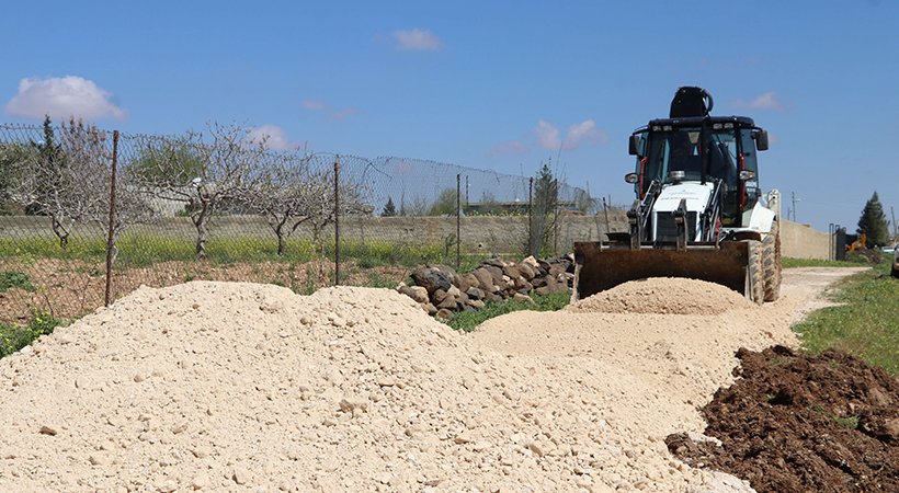 Karaköprü kırsalda yol yenileme çalışmaları devam ediyor;