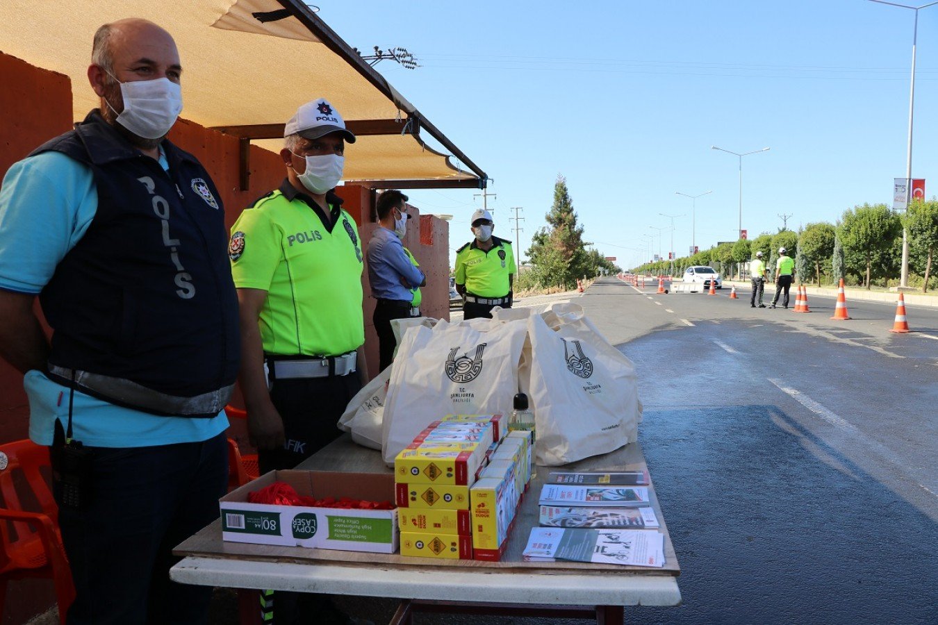 Urfa'da yollarda bayram tedbirleri... Ekipler sahada...;