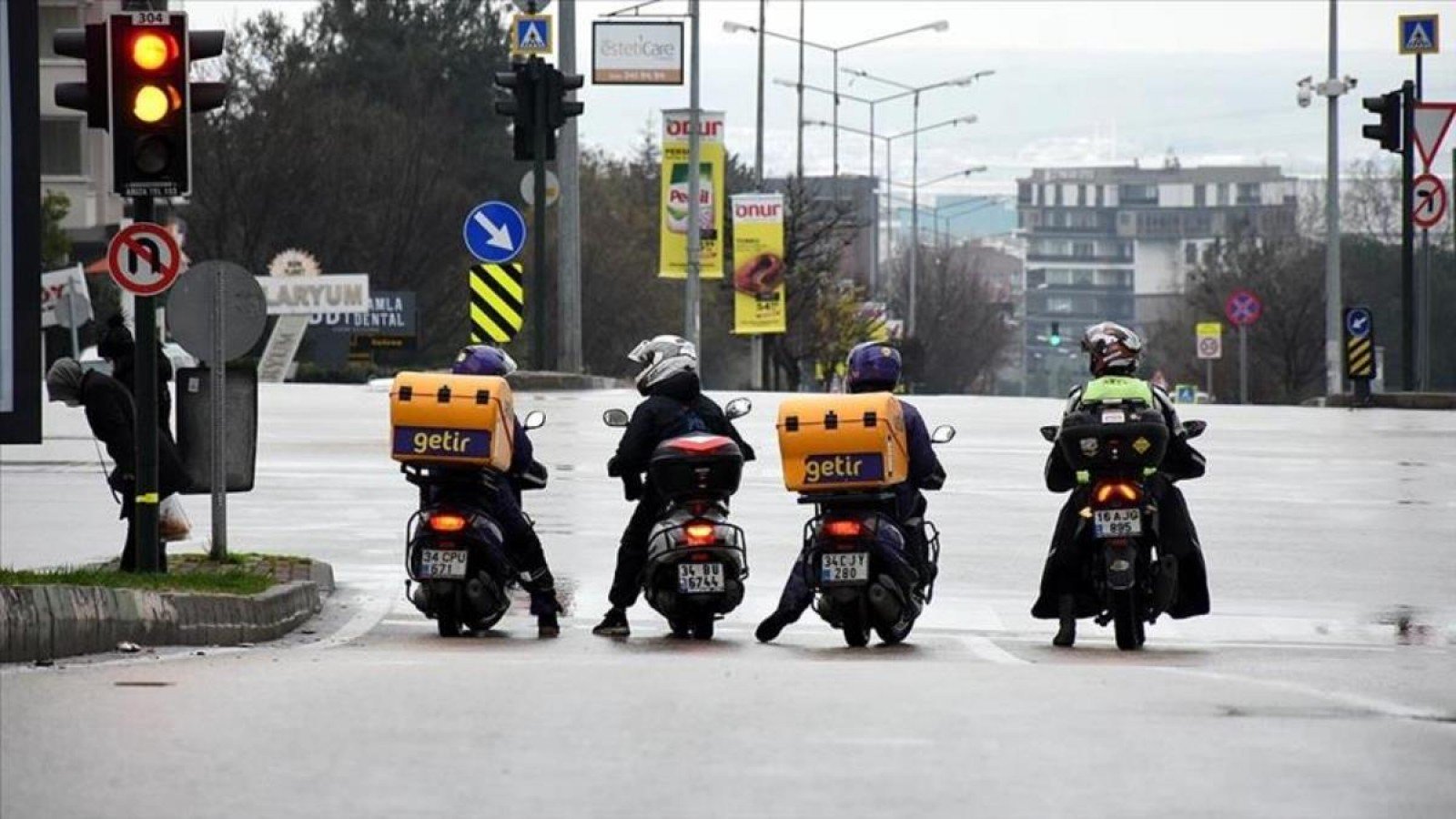 Yollara moto kuryeler için yeni cepler yapılacak;