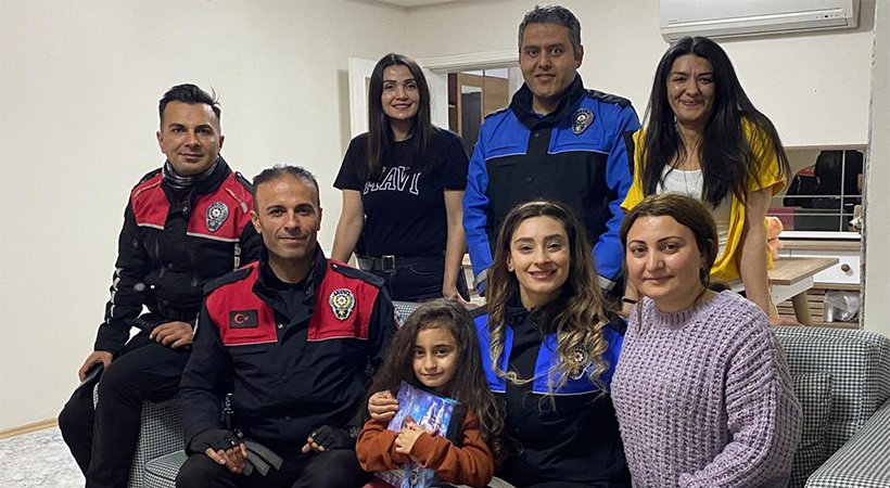 Urfa’da ekiplerden şehit polis Cemal Bozkurt’un kızına doğum günü sürprizi;