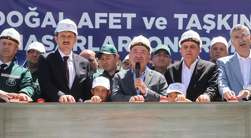 Urfa’da selden zarar gören yerlerin onarım çalışmaları başlatıldı;