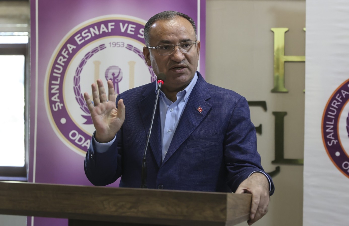 Deprem nedeniyle trafiğe kapanan Atatürk Bulvarı yarın açılıyor;