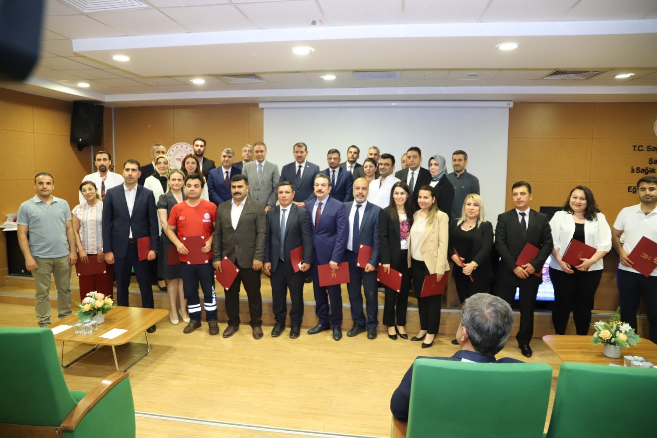 Vali Ayhan’dan sağlık çalışanlarına teşekkür belgesi;
