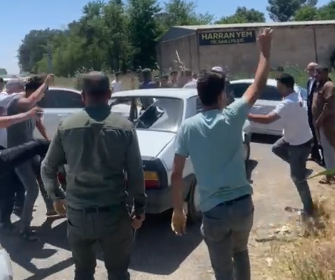 Akçakale’de iki aşiret arasında taşlı sopalı “seçim” kavgası;