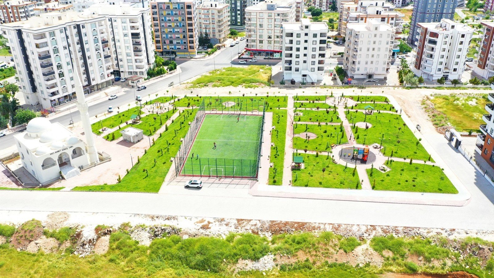 Karaköprü’ye devasa park kazandırıldı;