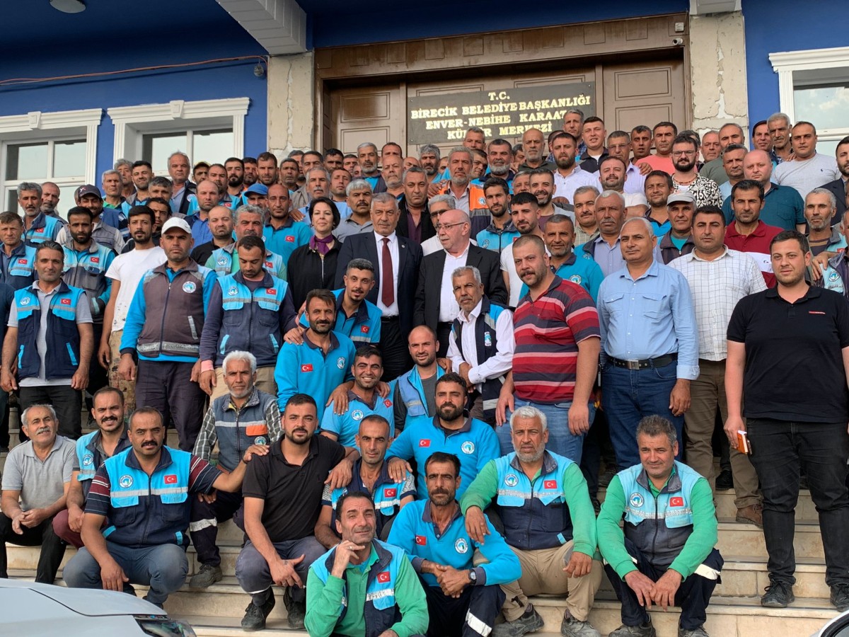 Birecik’te belediye çalışanlarına 20 bin TL’lik deprem desteği;