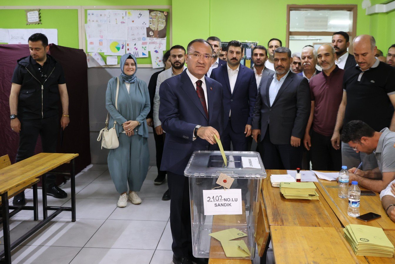 Bakan Bozdağ oyunu Şanlıurfa’da kullandı;