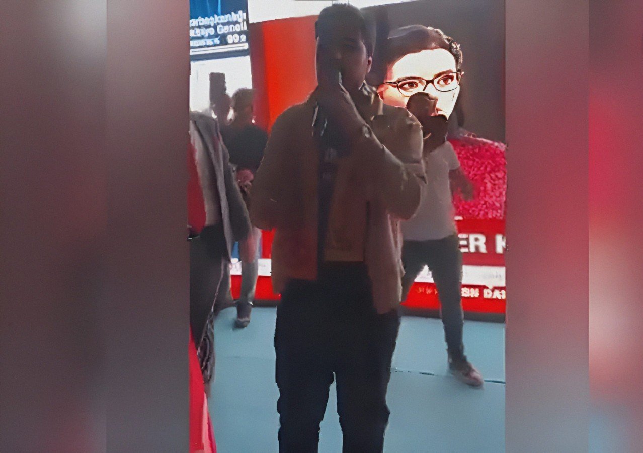 Urfalı fenomen kutlamalarda cuhmurbaşkanı gibi Urfalılara hitap etti;