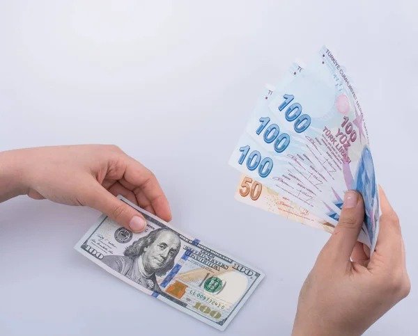 Dolar güne yeni bir rekorla başladı;