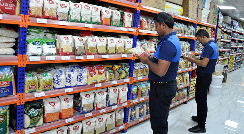 Akçakale zabıta ekipleri marketleri denetledi;