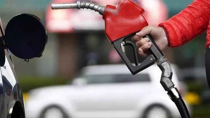 Urfa’da bazı petrol istasyonlarının zammı fırsat bilerek satış yapmadıkları iddia edildi;