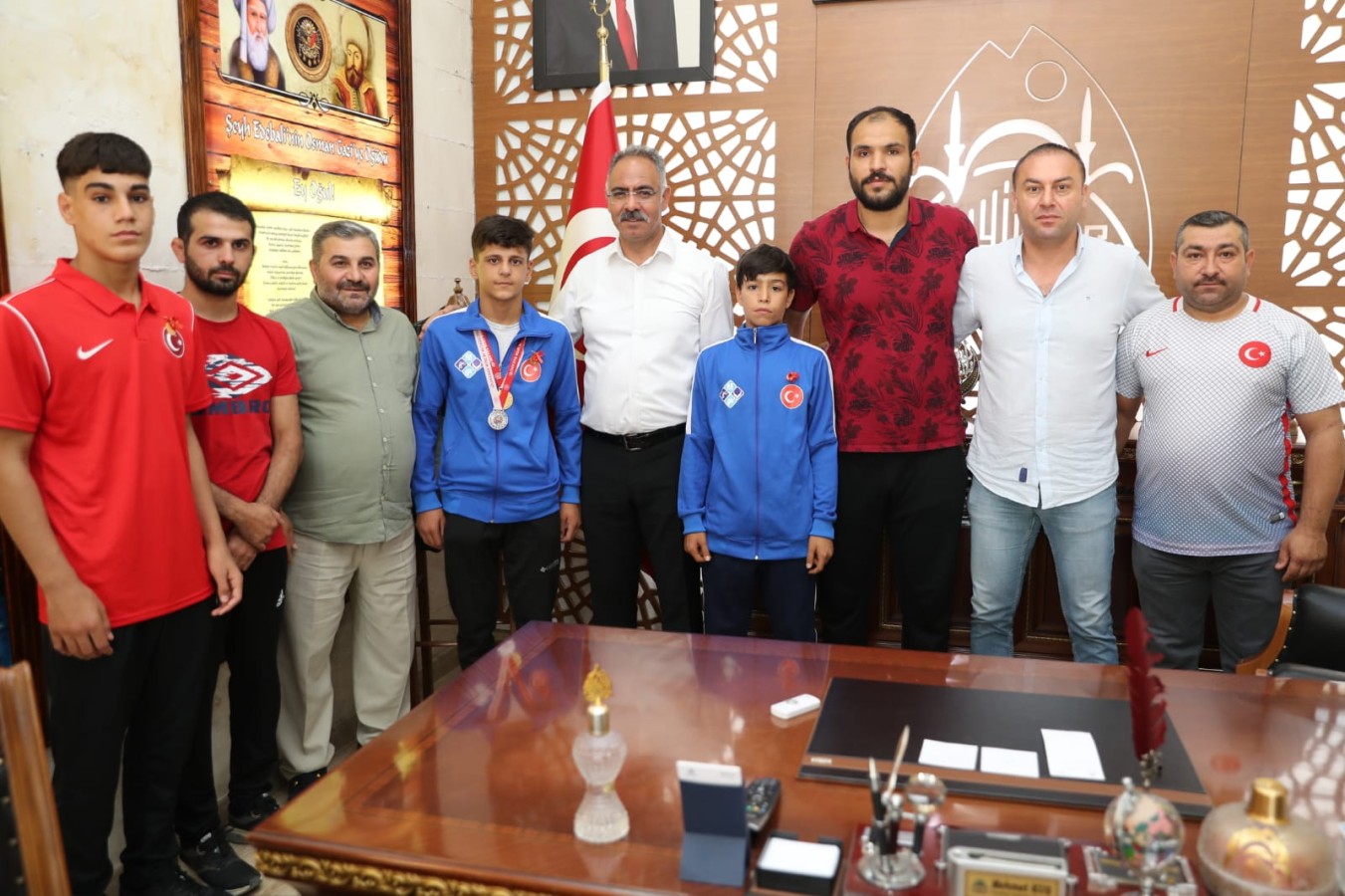 Başkan Kuş başarılı sporcuları ödüllendirdi;