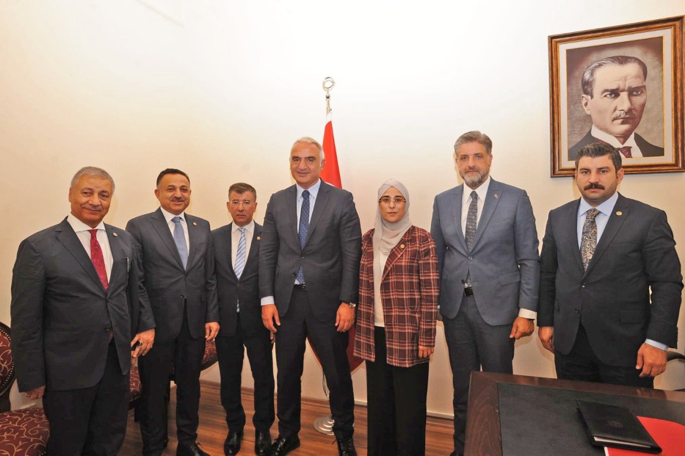 AK Parti Urfa milletvekilleri Bakan Ersoy’u ziyaret etti;