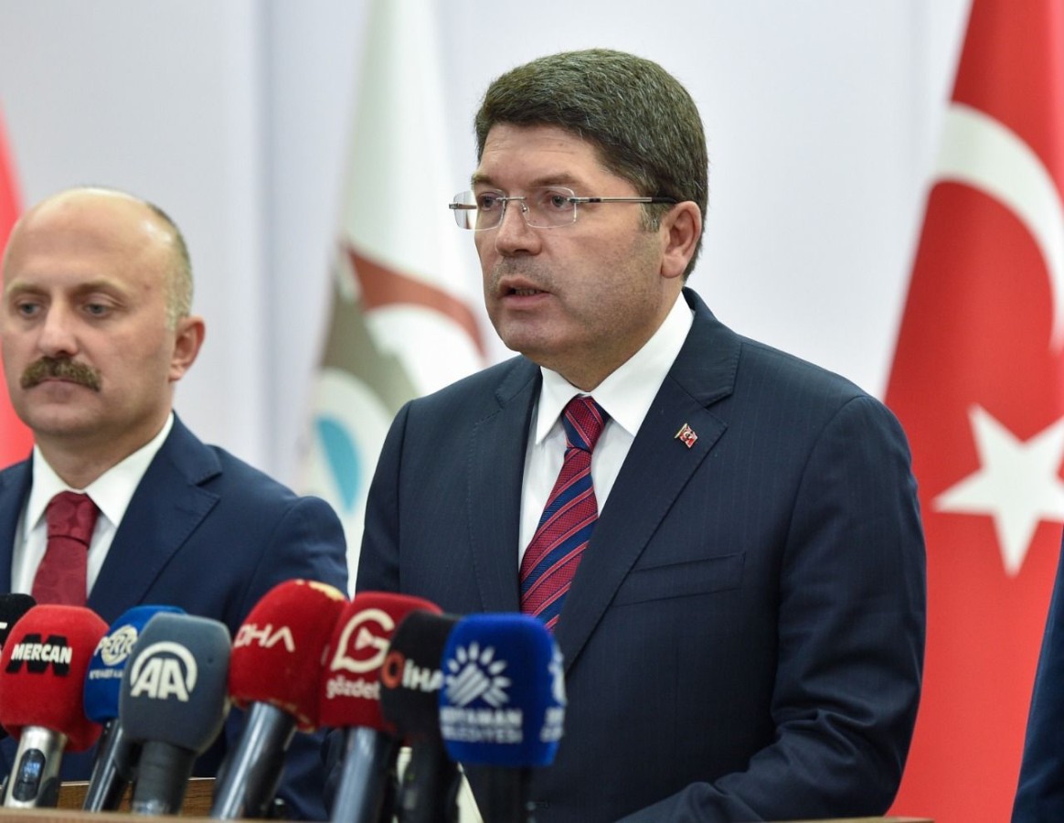 Bakan Tunç açıkladı: Koronavirüs iznindeki hükümlüler cezaevine dönecek mi?;