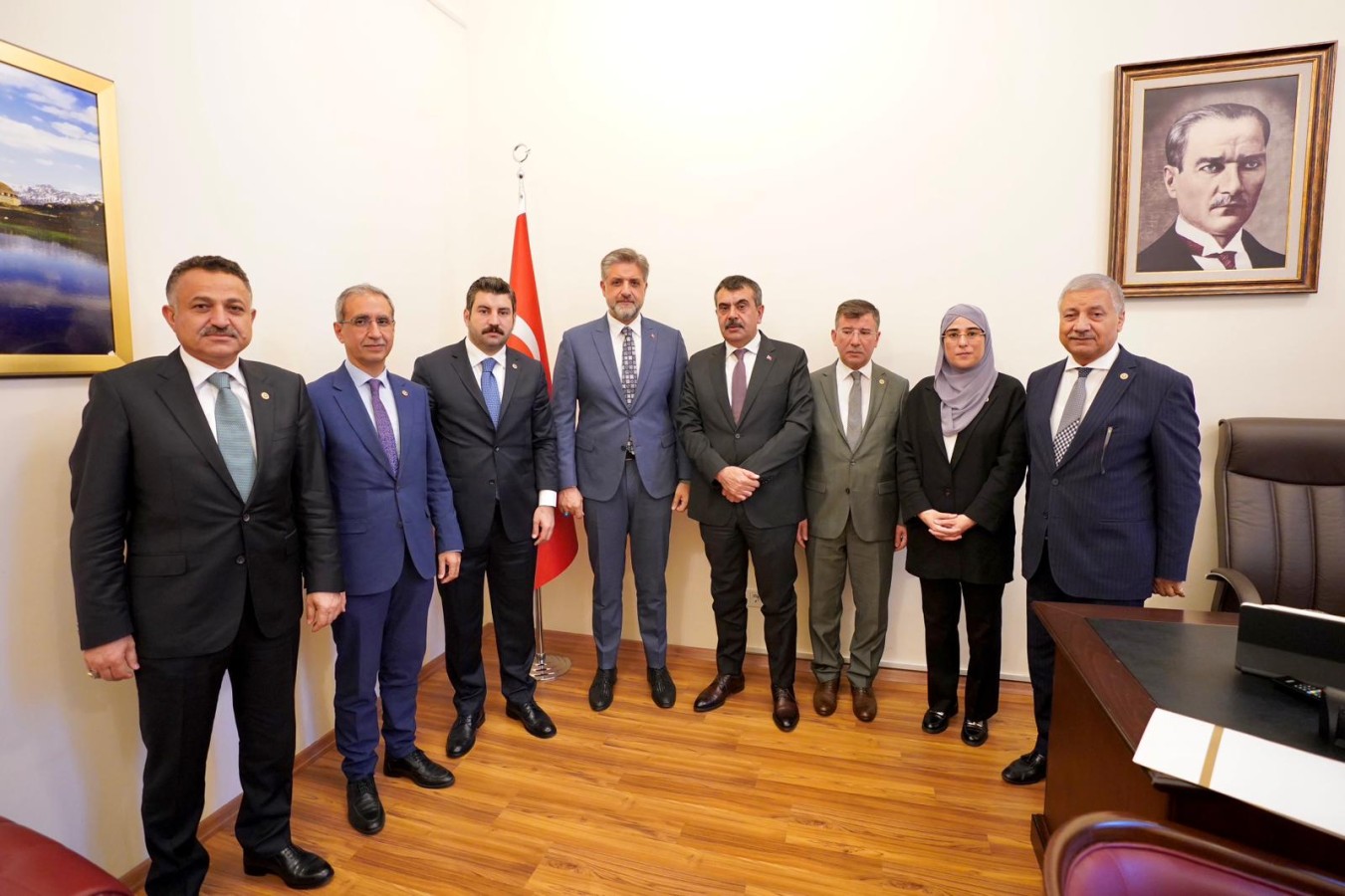 Urfa Vekillerinden eğitim talepleri için Bakan'a ziyaret!;