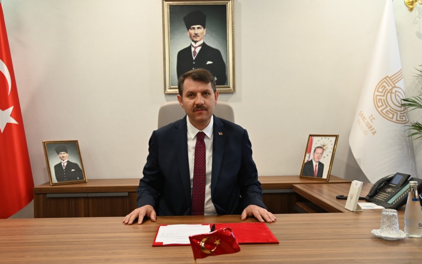 Vali Ayhan'dan gazetecilerin bayramını kutladı;