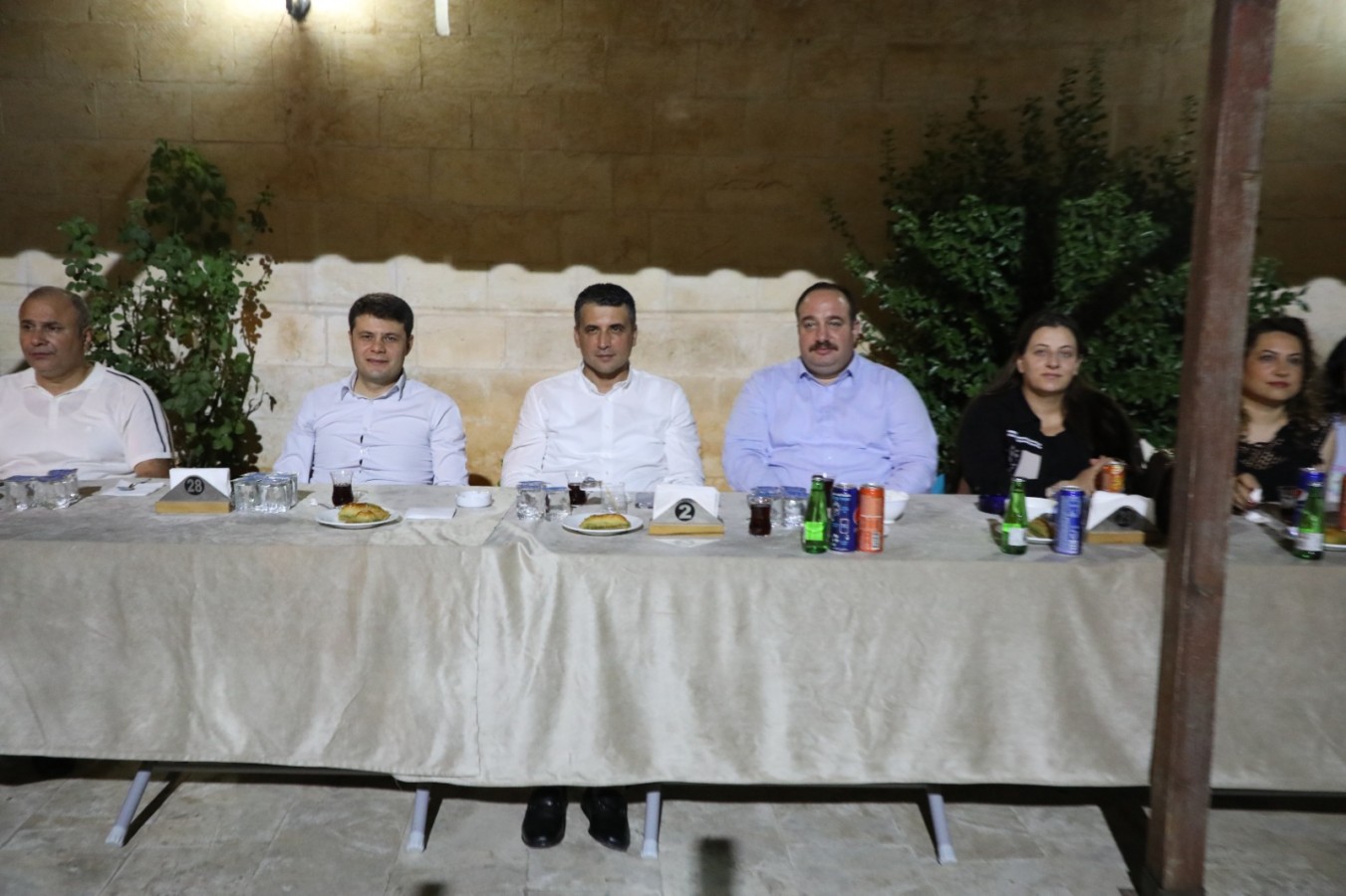 Viranşehir’de tayini çıkan savcı ve adliye personelleri için veda yemeği;