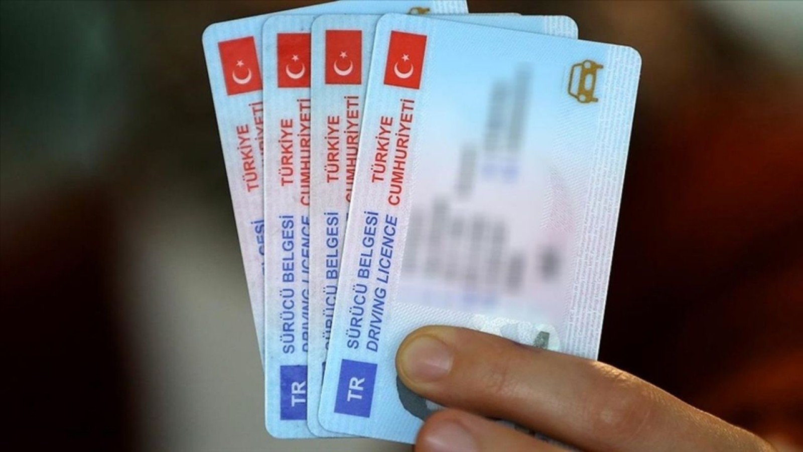 Ehliyetini yeniletmeyenlere 4 bin lira ceza;