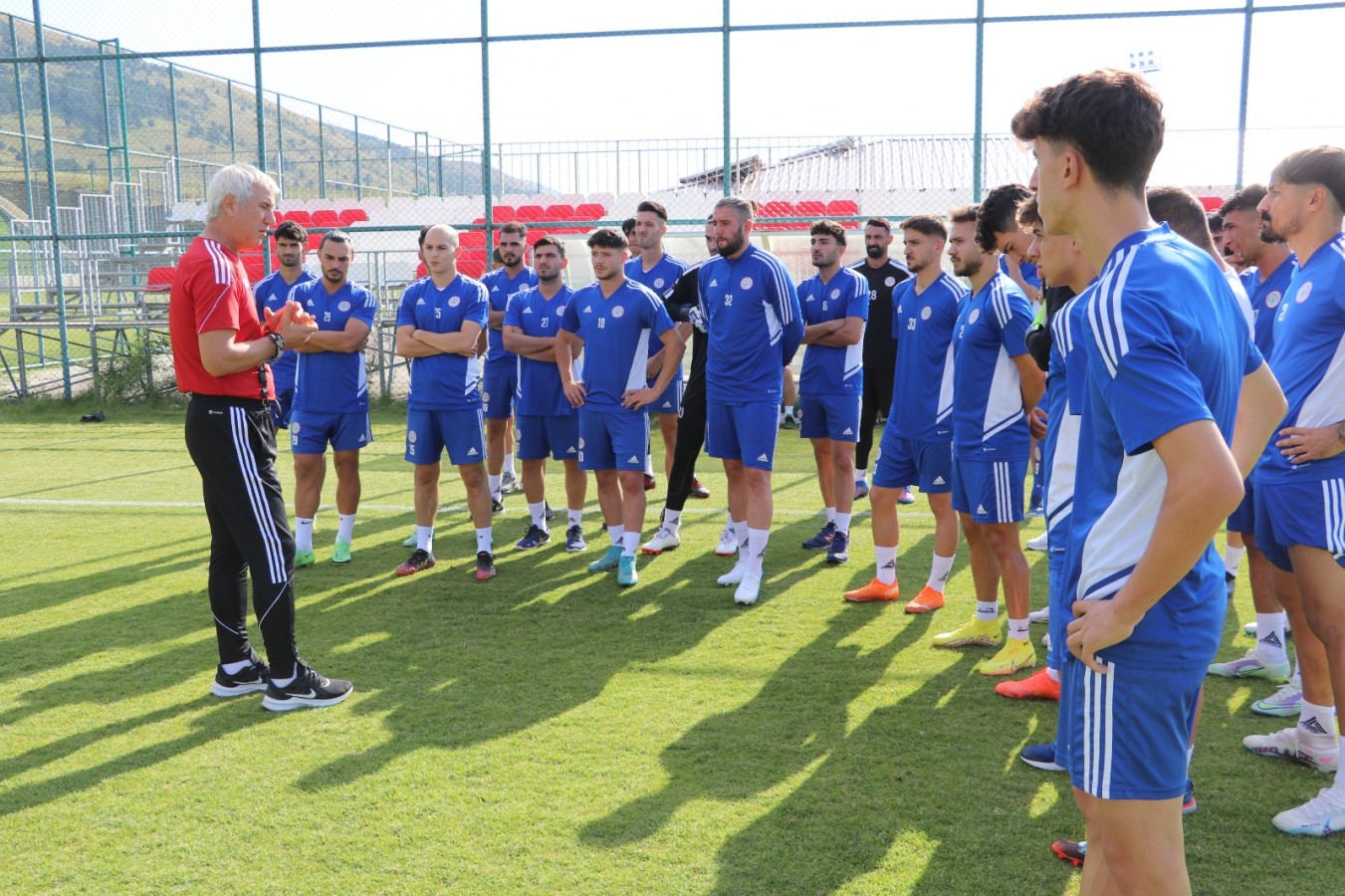 Karaköprü Belediyespor'un Erzurum kampı başladı;