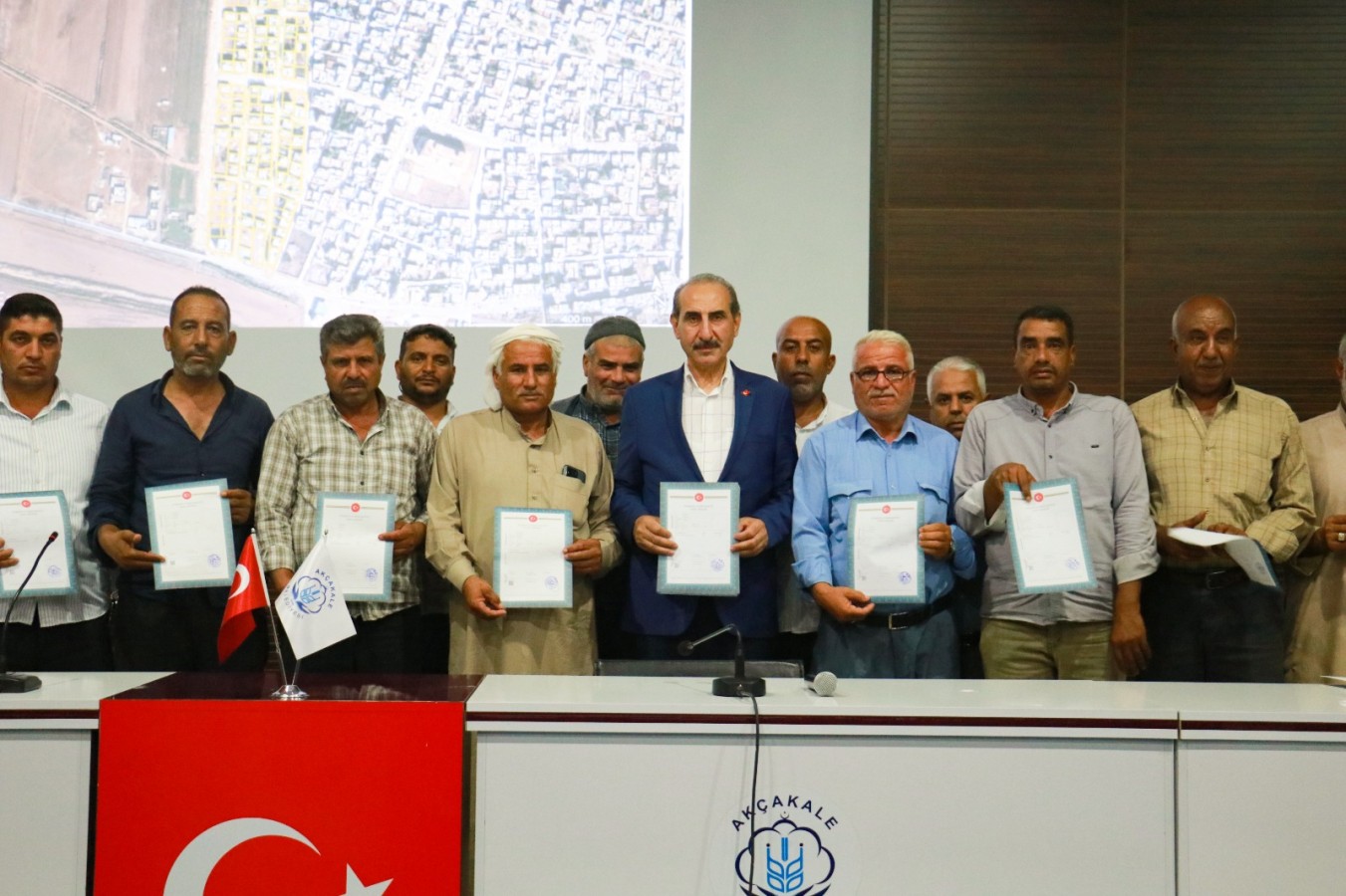 Akçakale’de kırsal mahallenin tapu sorunu çözüldü;