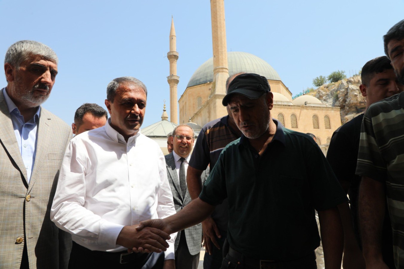 Vali Şıldak cuma namazını Dergah Camii’nde kıldı;