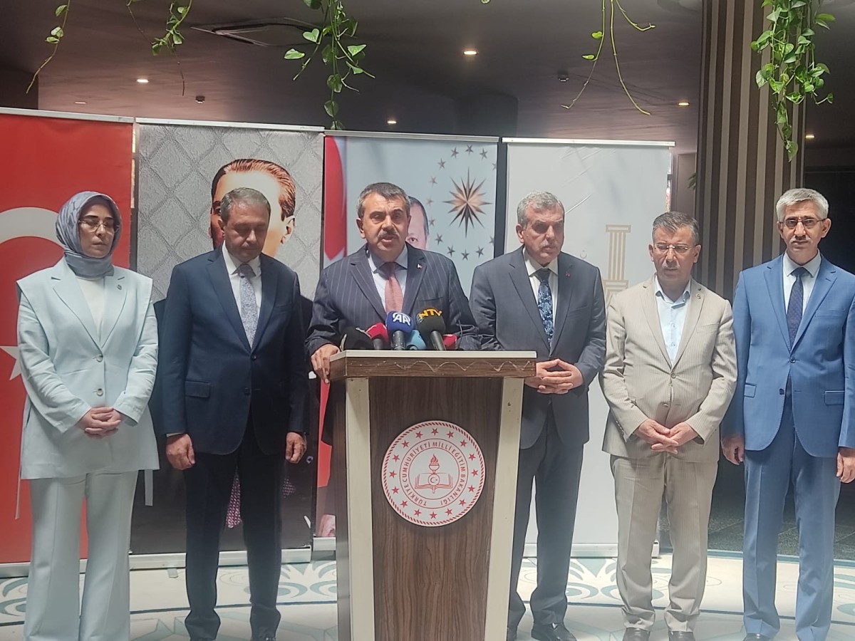 Bakan Tekin Urfa’daki öğretmen açığını kapatma sözü verdi;