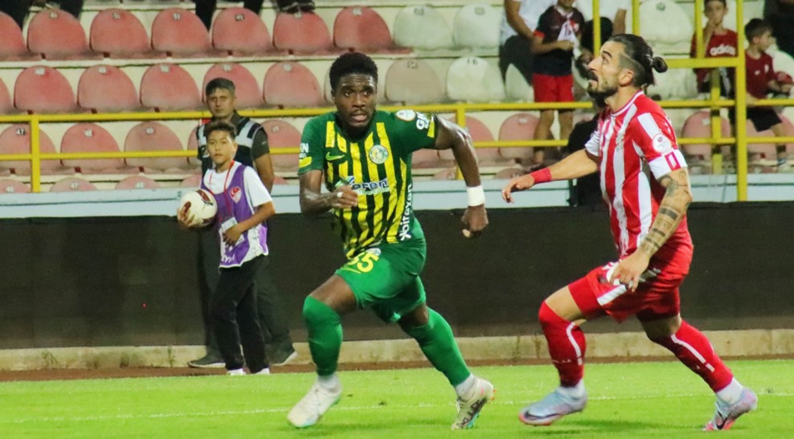 İlk yarıda gol Şanlıurfaspor'un rakibinden;