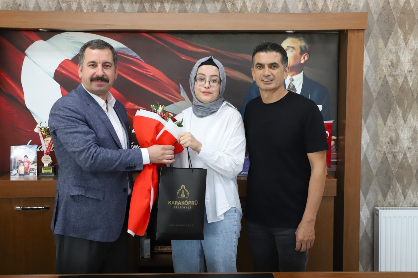 Karaköprü’de YKS'de dereceye giren öğrenciler ödüllendirildi;