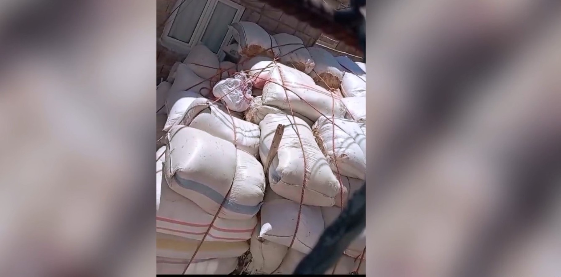 Urfa’da yük dolu kamyon sokaklara daldı;